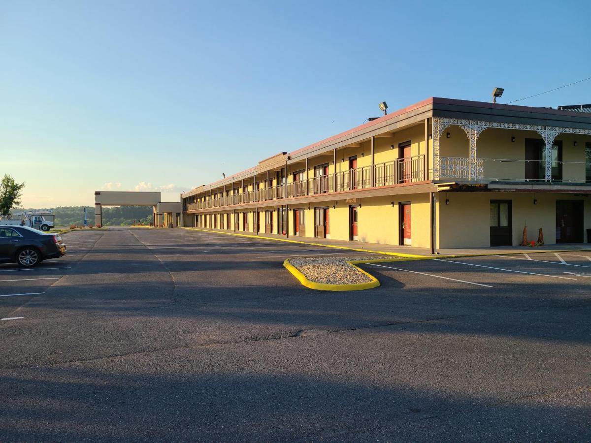 Red Roof Inn Staunton Exterior photo