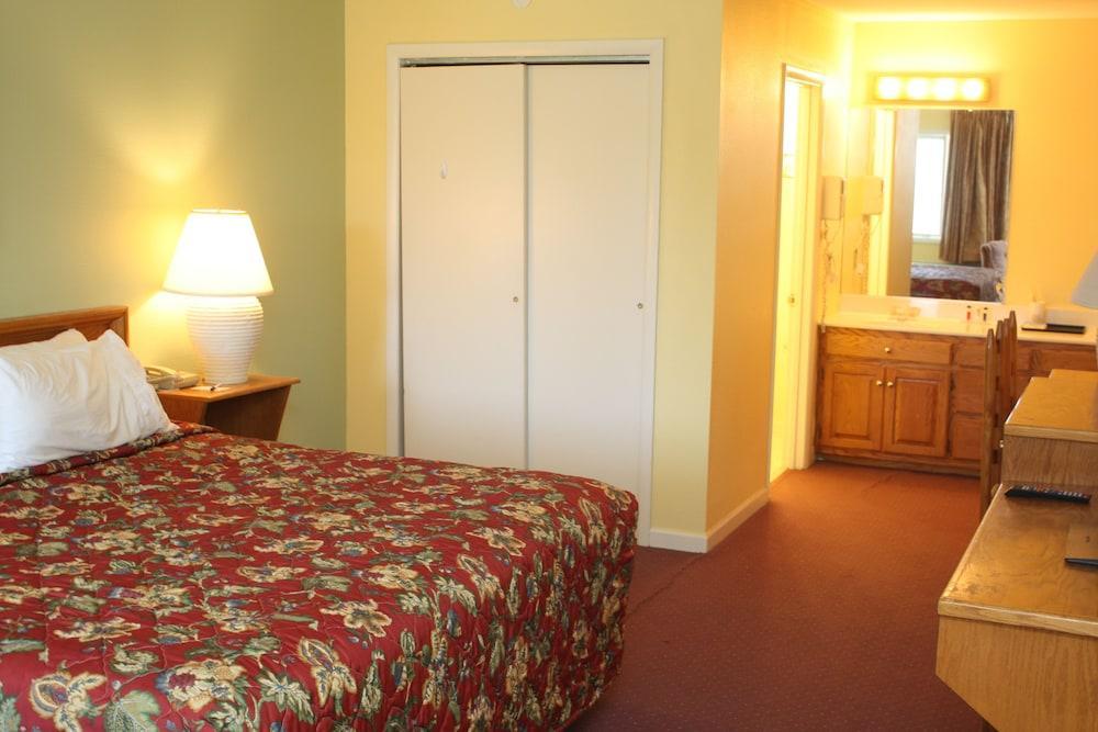 Red Roof Inn Staunton Exterior photo